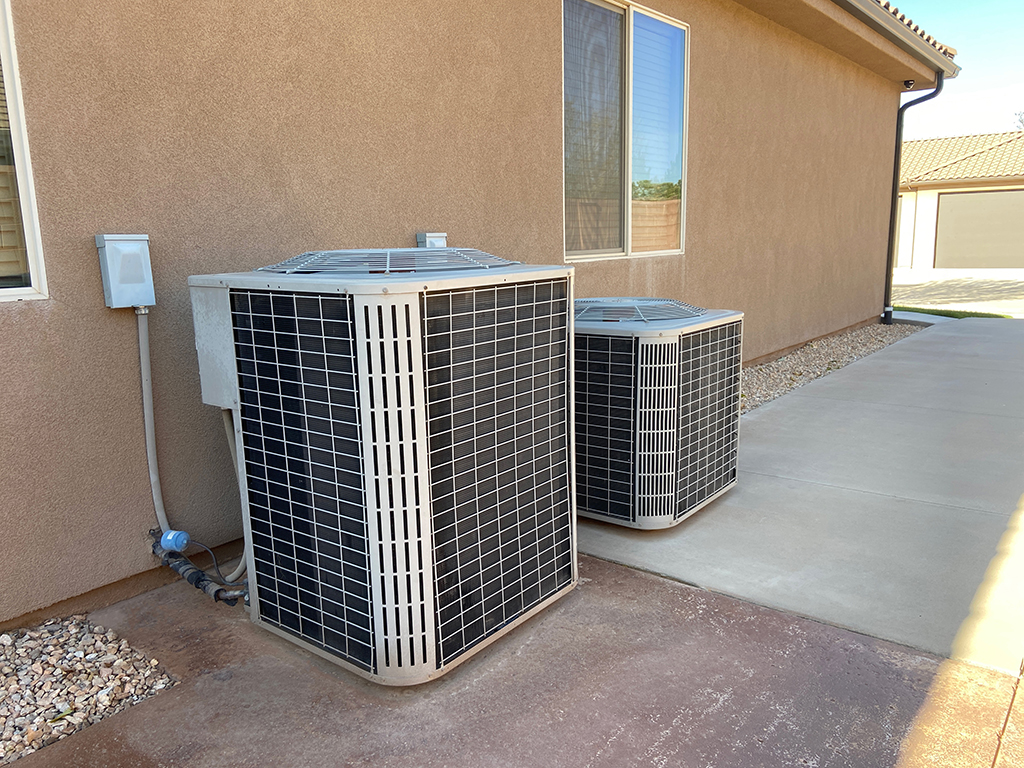 4-Signs-It's-Time-To-Call-An-Air-Conditioning-Service-_-Paradise-Valley,-AZ